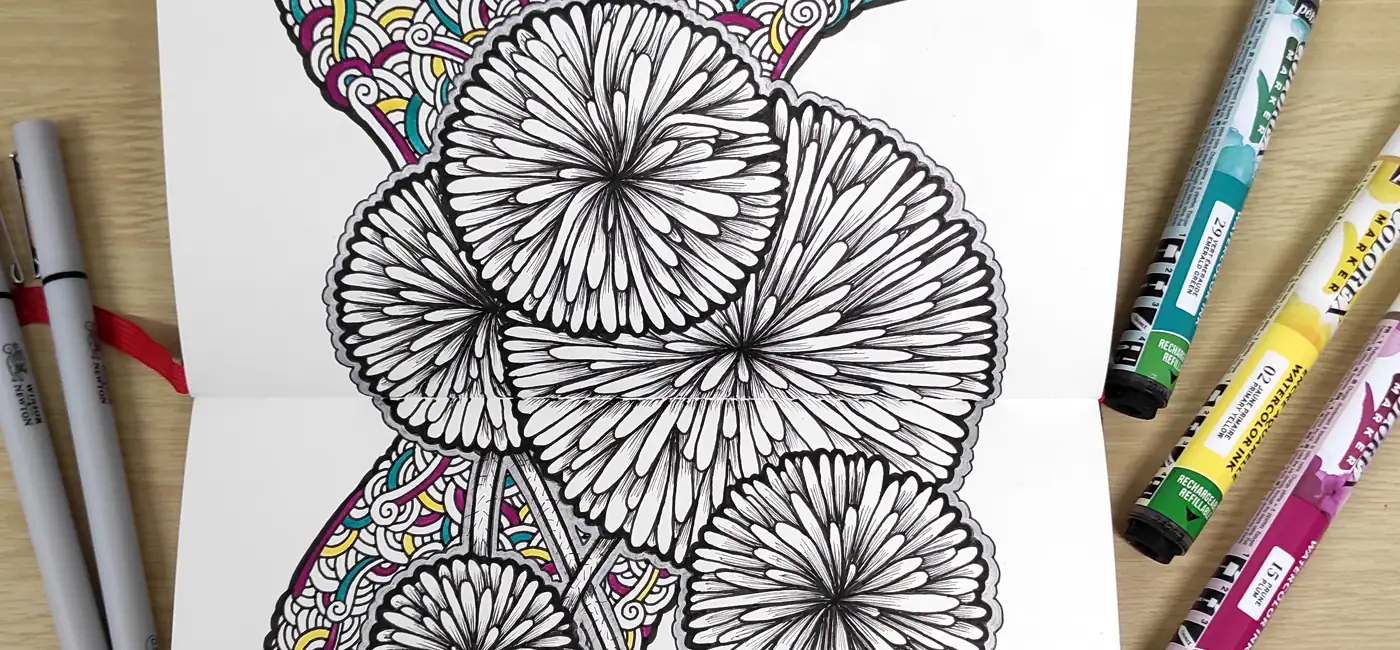 Graphisme végétal abstrait feutre noir, touches colorex turquoise rose jaune, composition rythmée
