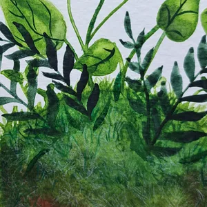 Illustration kokedama encre colorex et crayons de couleurs, feuillages verts et fleurs violettes, atelier dessins expérimentations As de Lune Création